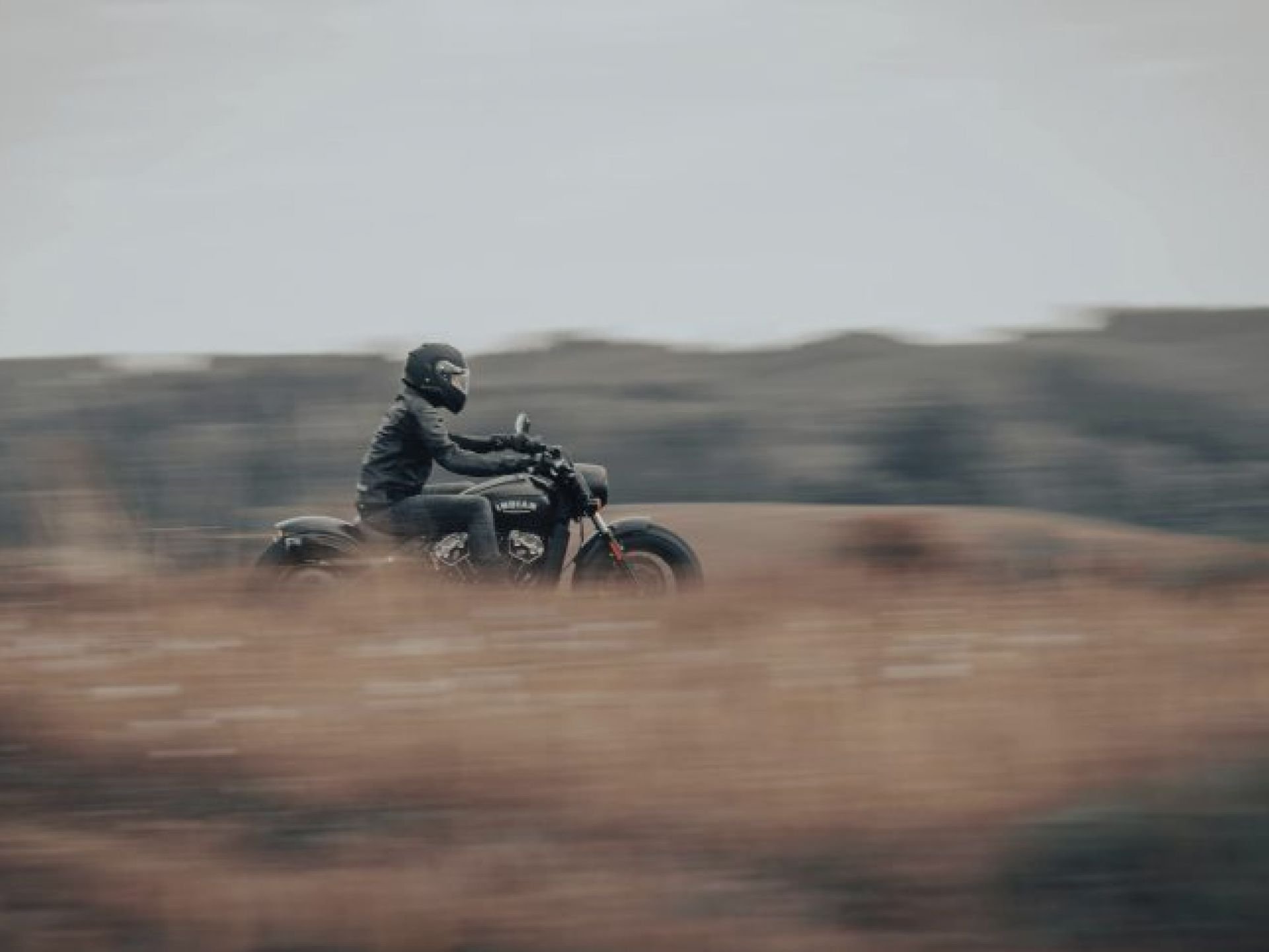 Es obligatorio llevar guantes en moto
