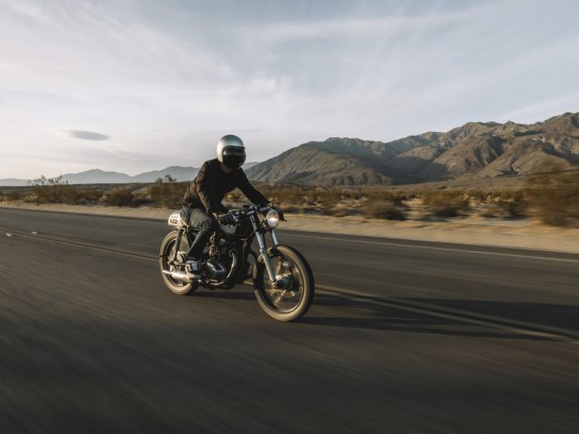 una moto puede llevar remolque